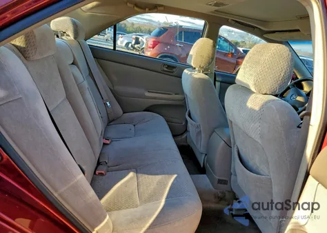 2004 Toyota Camry Le z USA, uszkodzony, nr VIN 4T1BE32K04U273010